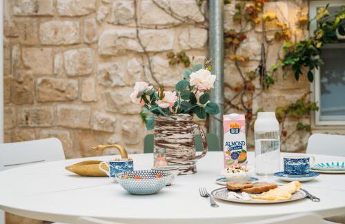 Artists Colony House | Azamra Inn Tzfat
