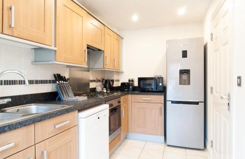 Derby House | Aztec House - Modern & Spacious, 6 separate beds