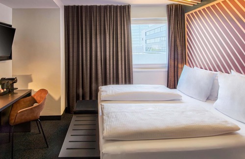 Schwanheim Hotel | B&B Hotel Frankfurt-Niederrad