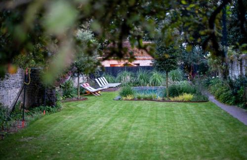 Historical Center Bruges Bed & Breakfast | B'Guest Sleep & Retreat