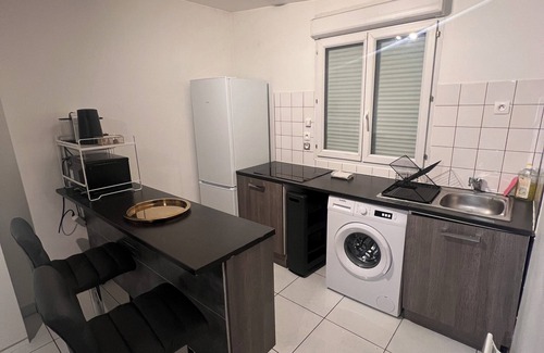 Bondy Apartment | B14 Jacuzzi 5 Étoile par Villa Dengous