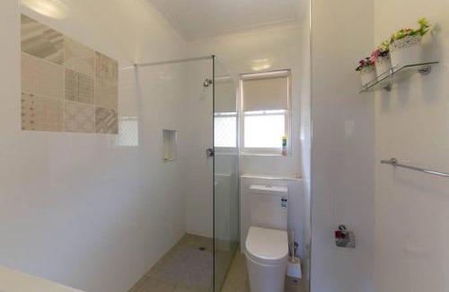 Crawley Apartment | B9 Crawley Apartment 1 BRM & Sleepout near UWA