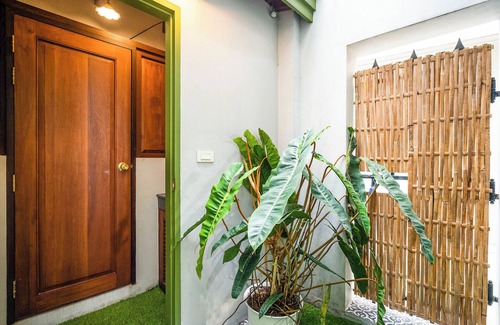 Pom Prap House | Baan Lek Tee 6 - Chinatown near Yaowarat and MRT