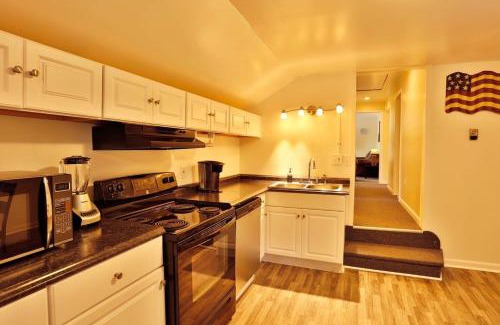 Oneonta Apartment | Babe Ruth Apt 2 All Star Baseball Rentals