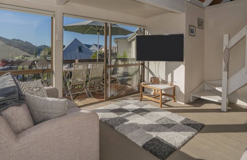 Onemana House | Bach On The Grove - Onemana Holiday Home
