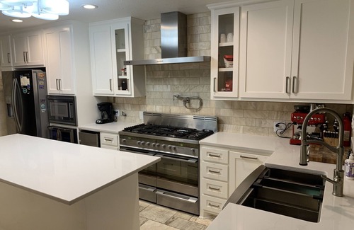 Highland Park West House | ⛳️, 🎾, Bachelor & Bachelorette HQ 18 beds, pickle ball, Putting Green, 5 min DT