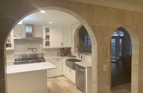 Highland Park West House | ⛳️, 🎾, Bachelor & Bachelorette HQ 18 beds, pickle ball, Putting Green, 5 min DT