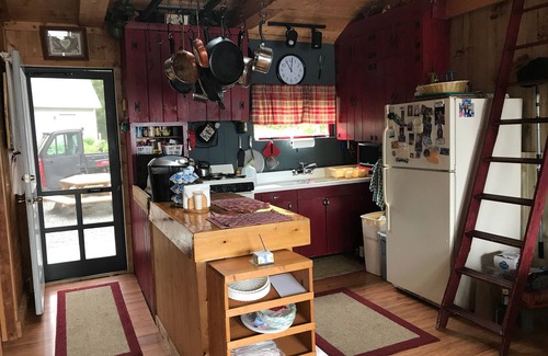 Sullivan Cottage | Back Of The Moon Cootage