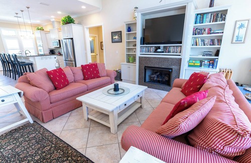 Plantation House | Back on the Rental Market! Dog-Friendly, 4BR/4BA w/Pool!