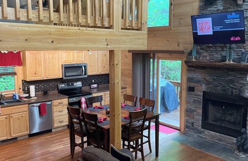 Topton Cabin | Back too School Getsway!August Deals! Enjoy Fishing, Boating, Rafting & Hiking!