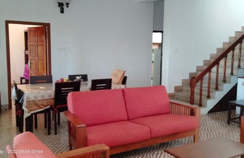 Vyttila Villa | Backwater facing villa in Vytilla, Kochi