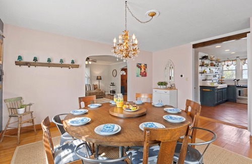 Burlington House | BACKYARD WANDERLAND - Near ARK & Creation Museum - perfect for big families!