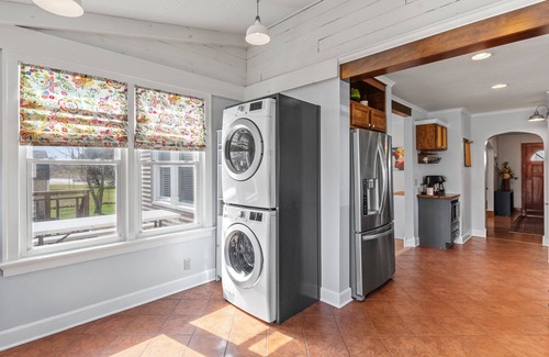 Burlington House | BACKYARD WANDERLAND - Near ARK & Creation Museum - perfect for big families!