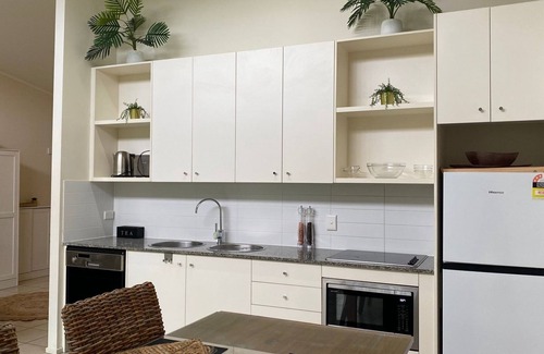 Rainbow Beach Apartment | Baden 86 - Rainbow Shores. Walk To Beach - Top Floor - Air conditioned Unit. Free Wi-Fi