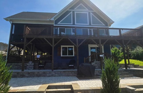 New London House | Badin Lake Retreat w/Dock & Hot Tub!