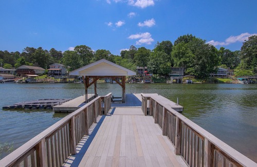 New London House | Badin Lake Waterfront Home with Paddleboards and Kayak.Sleeps 12