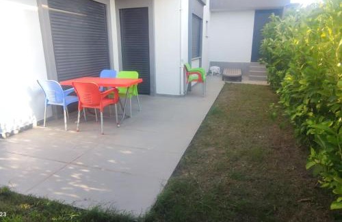 Seferihisar Apartment | Bahçe Katı Stüdyo Daire 1 Deniz Manzaralı