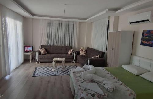 Seferihisar Apartment | Bahçe Katı Stüdyo Daire 1 Deniz Manzaralı