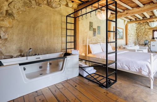 Batroun Hotel | Bait Halla