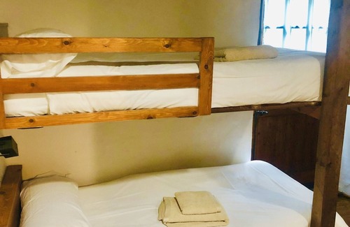 Arties Apartment | Bajo con Jardin y Terraza en Arties. 2 Dormitorios y 2 baños (1 en suite). 6pax