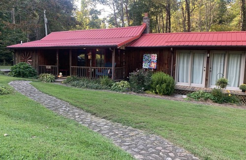 Crumpler Cottage | Baker's Cottage - Relax in this quiet mountain cottage by the creek.