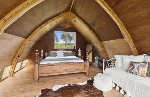 Valery House | Bakers Hut - Off Grid Farm Stay