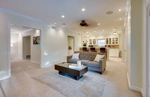 Bakersfield House | Bakersfield Oasis: Sweet Tropical Pool Setup!