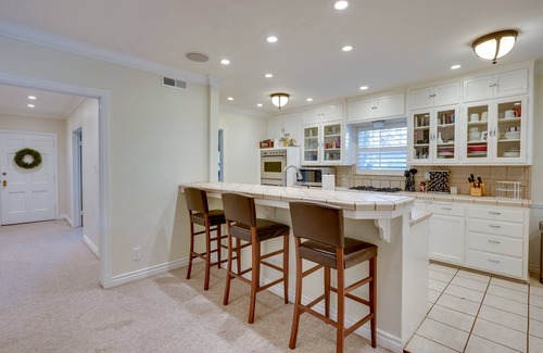 Bakersfield House | Bakersfield Oasis: Sweet Tropical Pool Setup!