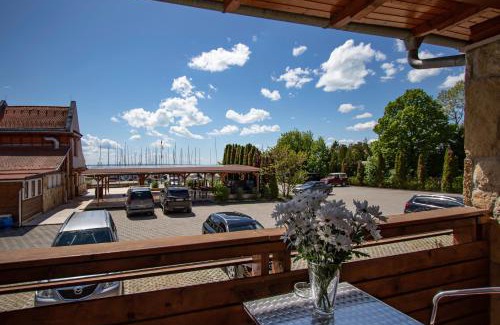 Balatonkenese Hotel | Balatonfői Yacht Club