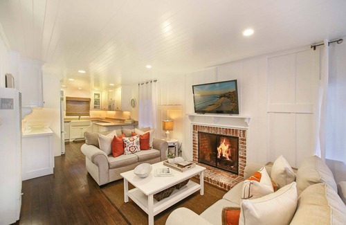Balboa Island House | Balboa Island, CA ~Beach Cottage~ Steps from the South Bayfront Beach