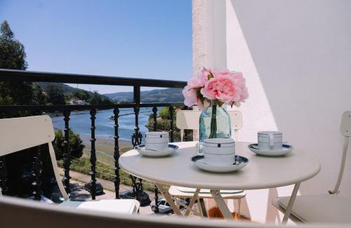 Redondela Apartment | Balcón mágico en Redondela by CABANA Rentals
