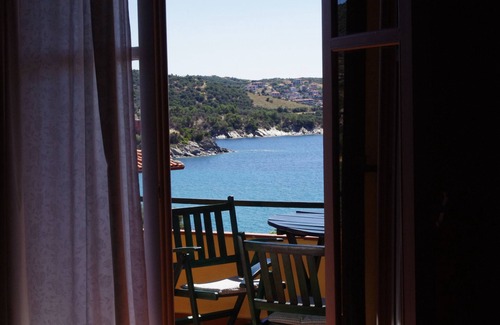 Sithonia Condo | Balcony and garden right on the sea far from mass tourism