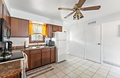 Chesterton House | Balcony/Patio/Fenced Yard/Attached Garage/near Beach, Park/close to Chicago