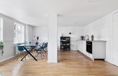 Downtown Apartment | Baldursbrá - Downtown Holiday Home
