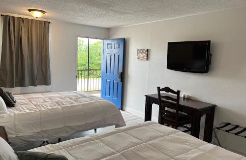Branson Theater District Hotel | Ballparks Inn