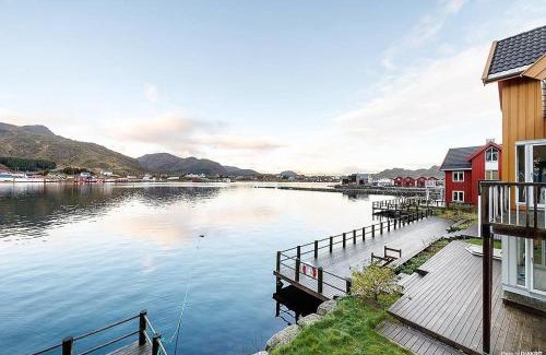 Ballstad House | Ballstad Delicate Ocean Front House - Rorbu style