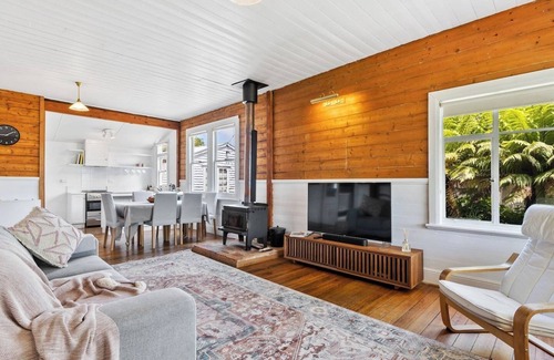 Kingston Beach House | Balmoral Cottage A Kingston Beach Escape
