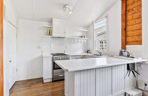 Kingston Beach House | Balmoral Cottage A Kingston Beach Escape