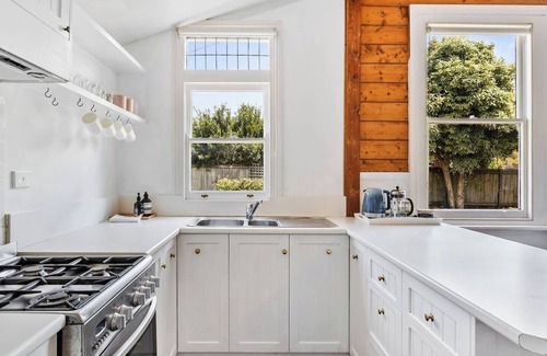 Kingston Beach House | Balmoral Cottage A Kingston Beach Escape