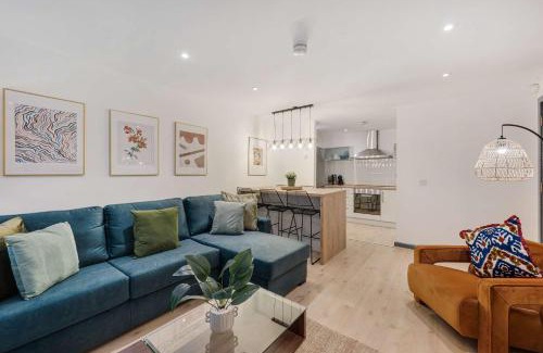 Baltic Triangle Apartment | Baltic Apt II - City Centre with Parking, Sleeps 6