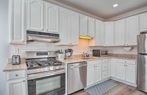 South Baltimore House | Baltimore Abode, Walk to Cross Street Market!