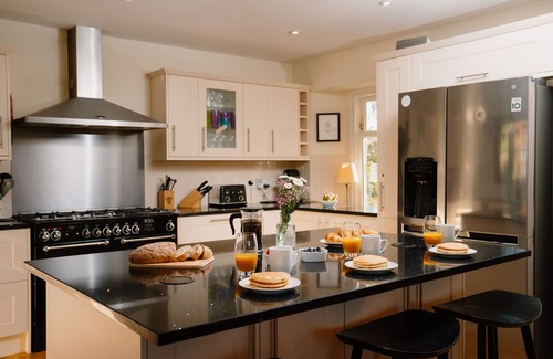 Grantown-on-Spey Cottage | Balvattan Farmhouse - a lodge that sleeps 10 guests in 5 bedrooms
