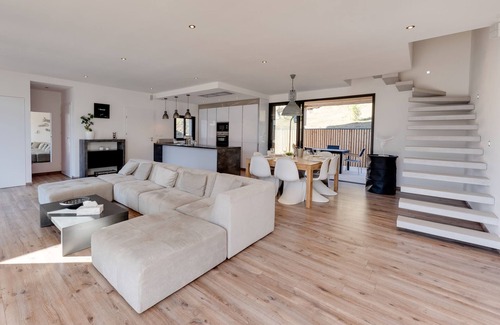 Lathuile Villa | Bamboo Villa