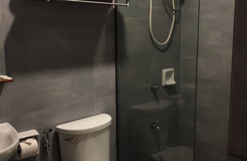 Puerto Princesa City Centre Hotel | Bambu Suites