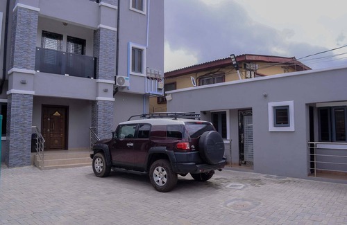 Surulere Apartment | Bamgbose Apartments - Sleeps 2 - Parking - Balcony