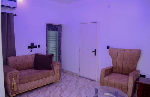 Surulere Apartment | Bamgbose Apartments - Sleeps 2 - Parking - Balcony