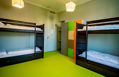 Cannes City Centre Hostel | BANANA'S CAMP