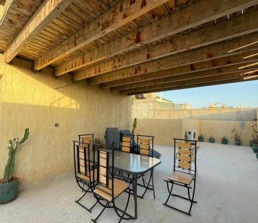 Tamrhakht House | Banana surf town
