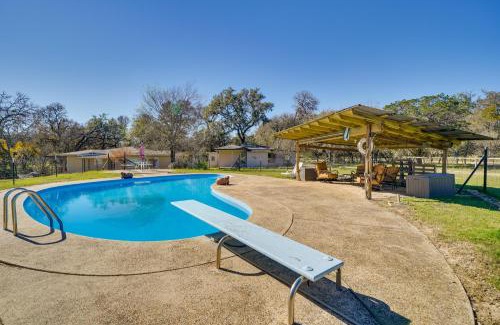 Bandera House | Bandera Carriage House with Medina River Access!