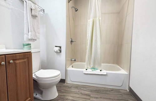 Hollywood District Hotel | Banfield Studios By OYO Portland OR